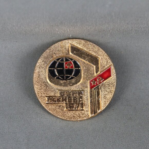 Vintage Hockey Pin - 1971 World Championships Gold Medal Design - Stamped Pin - Picture 3 of 3